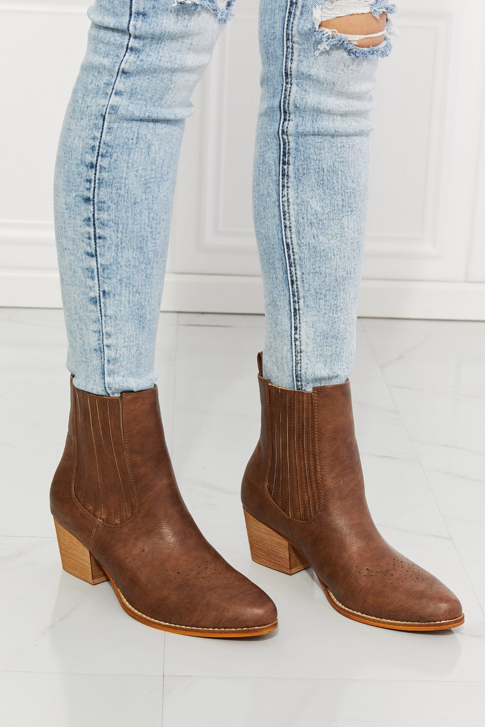 Love the Journey Stacked Heel Chelsea Boot in Chestnut ONLINE